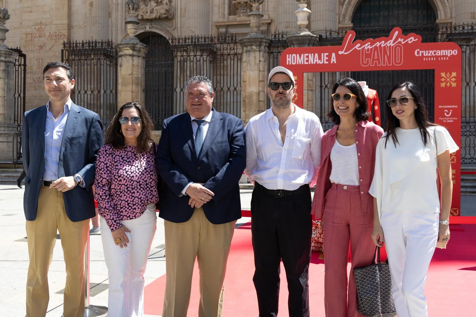 Imágenes del homenaje, a los pies de la Catedral de Leandro Cano.