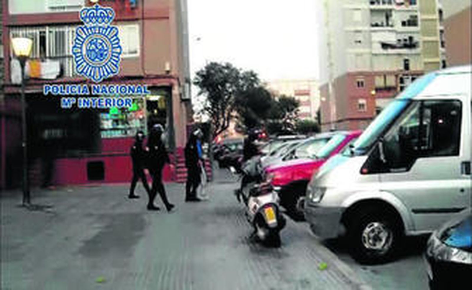 Parte del despliegue policial en Guillén Moreno a primeras horas de ayer.