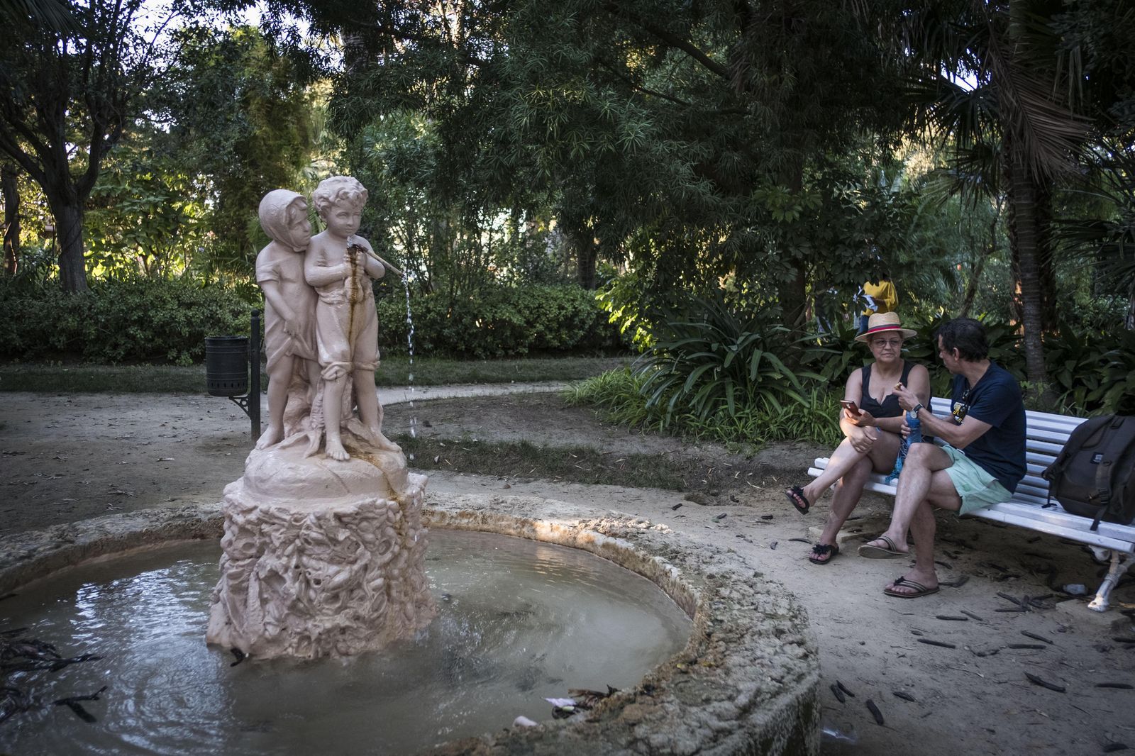 La fuente de los niños del Parque Genovés, sin el característico paraguas que ha sido objeto de vandalismo.
