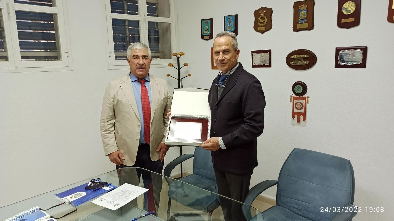 José Miguel Vázquez y Juan Carlos Rubio, en el Real Club Marítimo de Huelva.