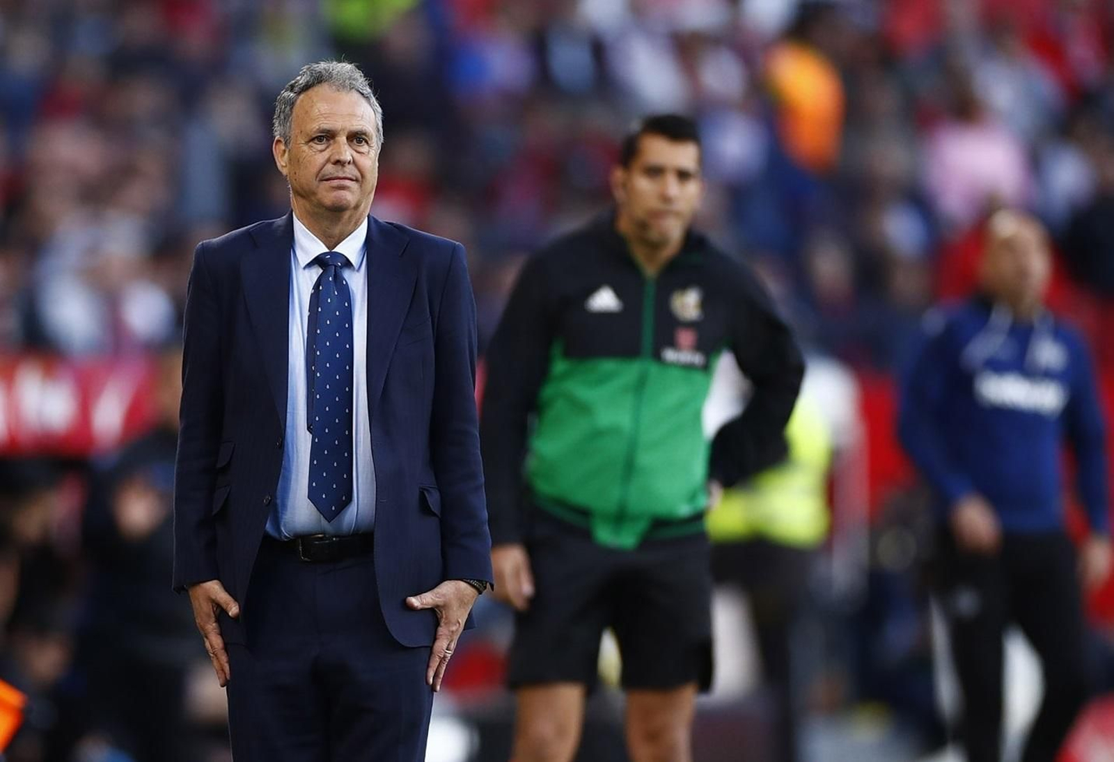 Joaquín Caparrós, muy activo en la banda como siempre, interpreta una curiosa pose.