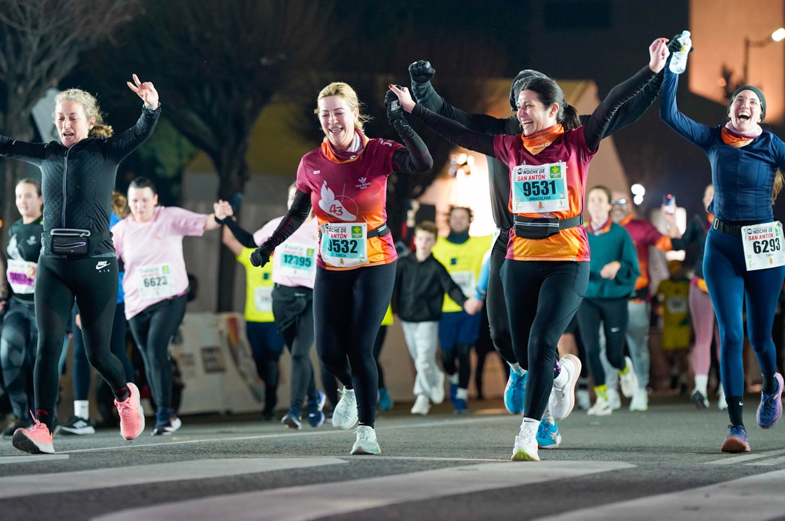 En imágenes: búscate en tu llegada a meta de la Carrera de San Antón 2026 (3)