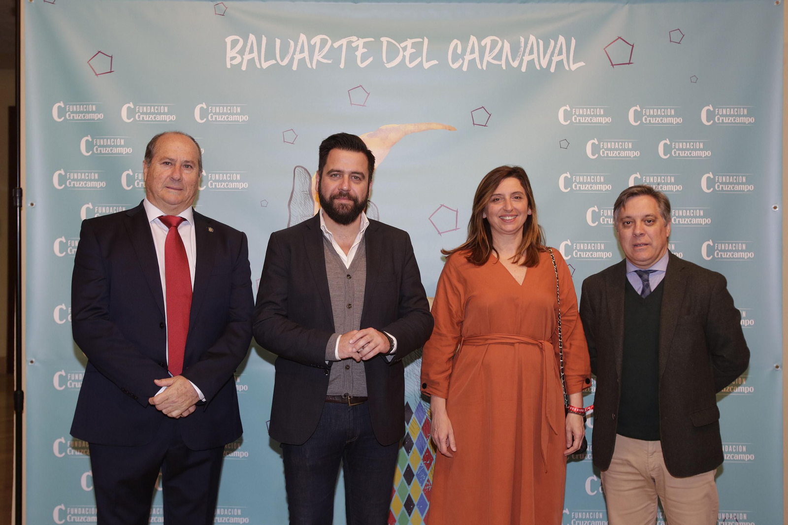 Imágenes del premio Baluarte del Carnaval de Cruzcampo