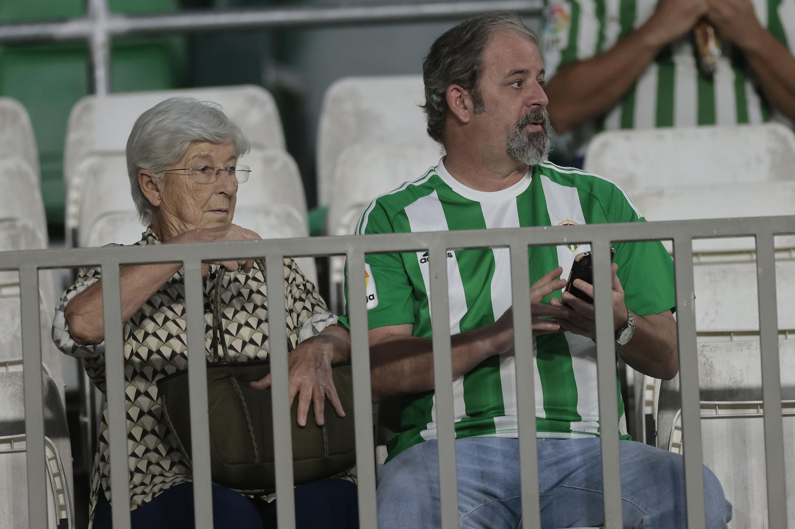 Búscate en las fotos del Betis-Copenhague