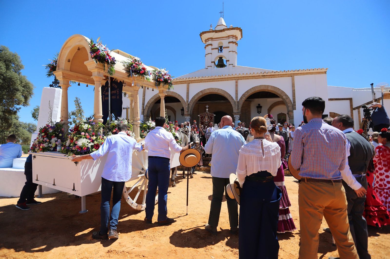 Imágenes de la presentación de las hermandades filiales ante la Virgen de Montemayor