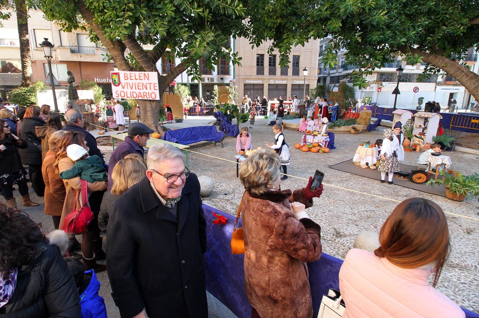 Imágenes del Belén viviente del Colegio María Inmaculada.