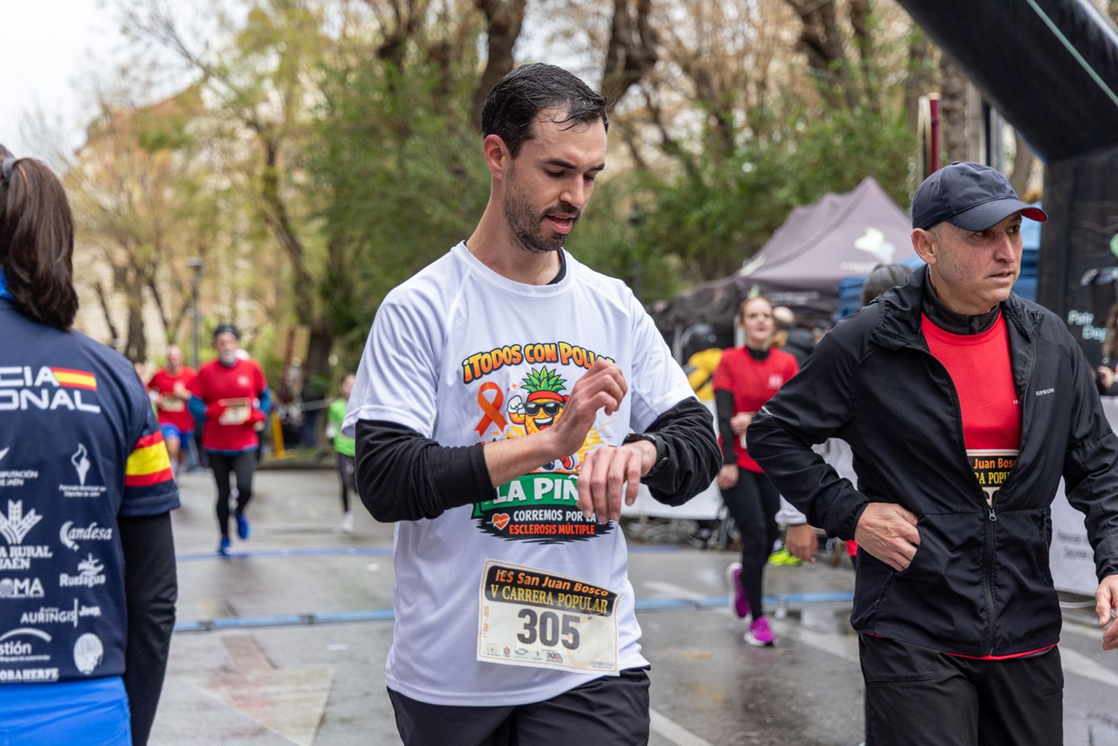 En imágenes: la lluvia no frena a más de un millar de corredores en la V Carrera Popular del IES San Juan Bosco (2)