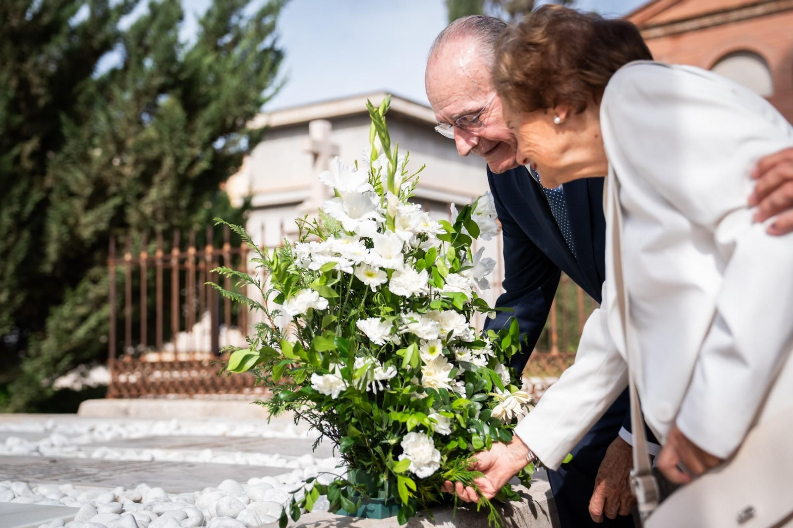 Ofrenda floral en el Cementerio Histórico de San Miguel en el Día de Todos los Santos