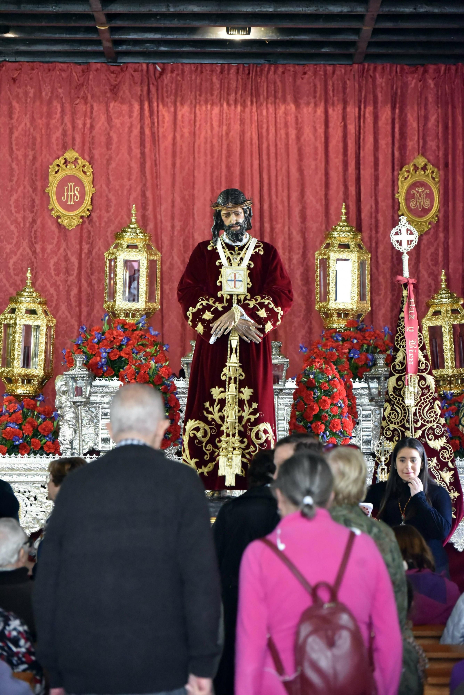 Jesús de Medinaceli, en su devoto besapié en la Capilla de San Isidro.