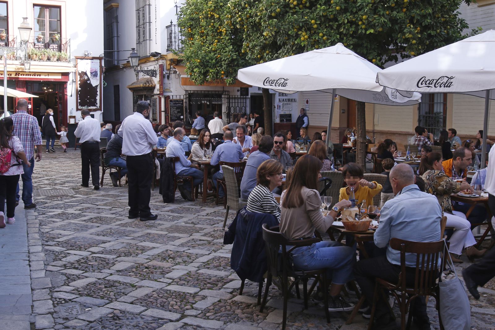 Domingo de veladores llenos en Sevilla