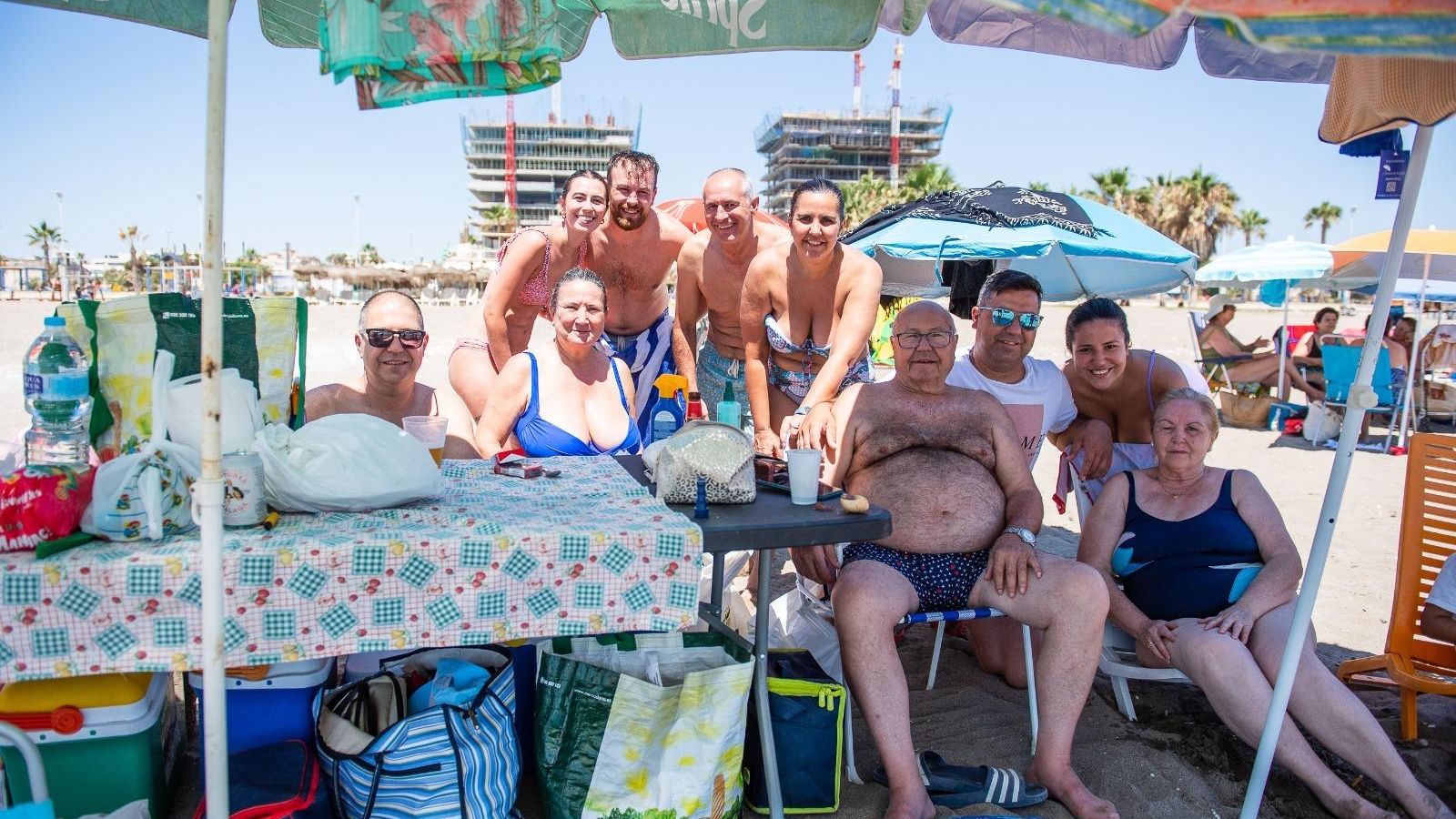 David y su familia en la playa de la Misericordia
