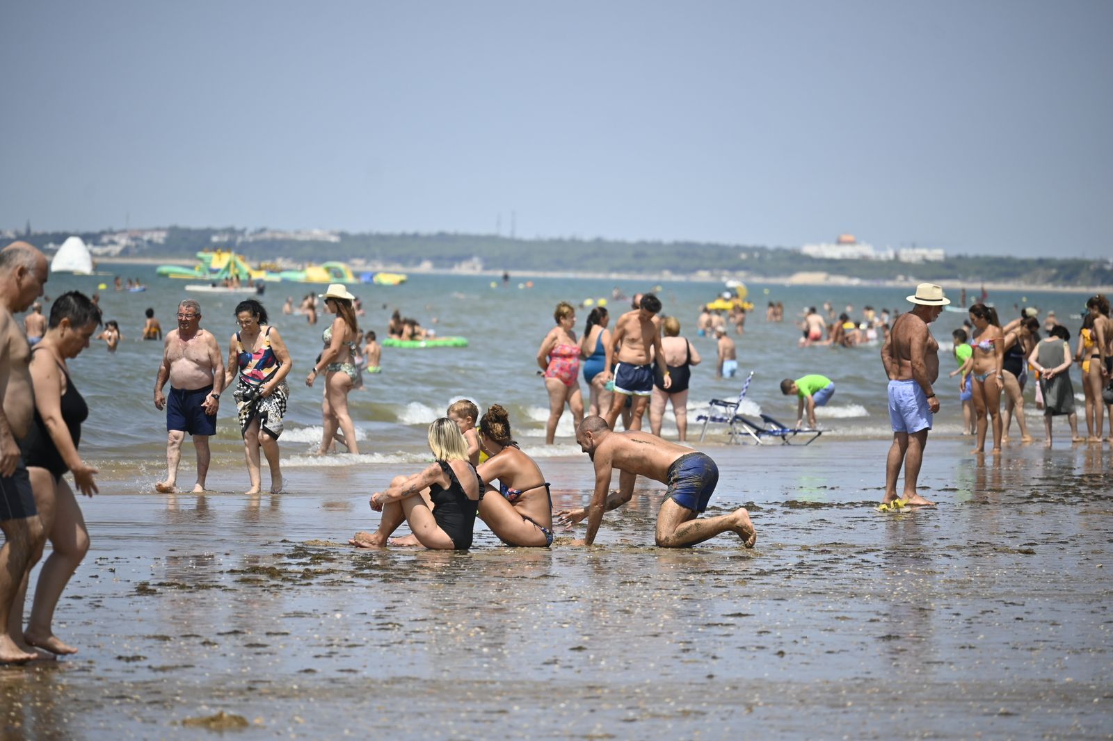 Ambiente en la playas de Huelva este sábado 22 de julio, en imágenes