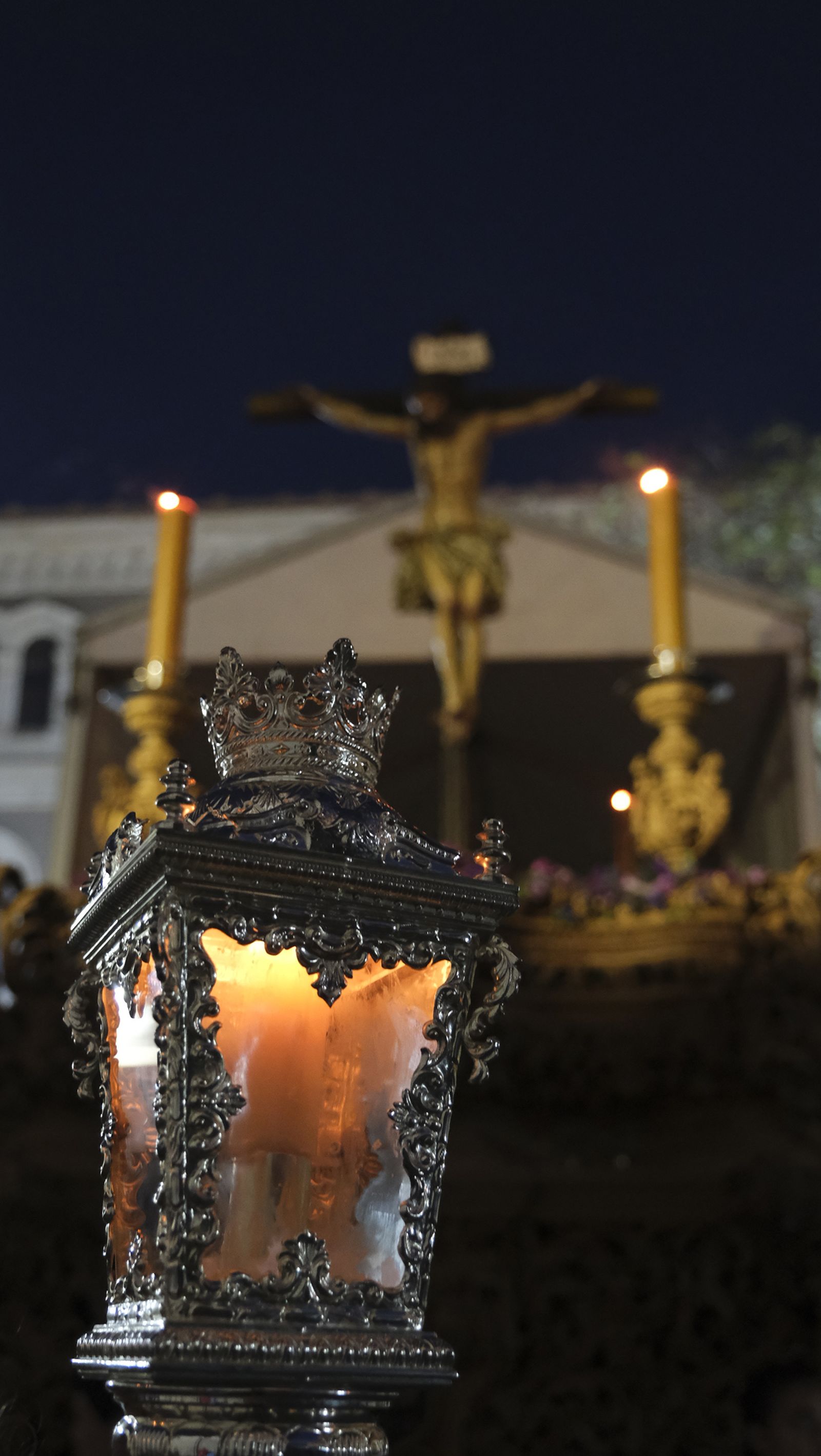 Imágenes de La Magna por las calles de Almería