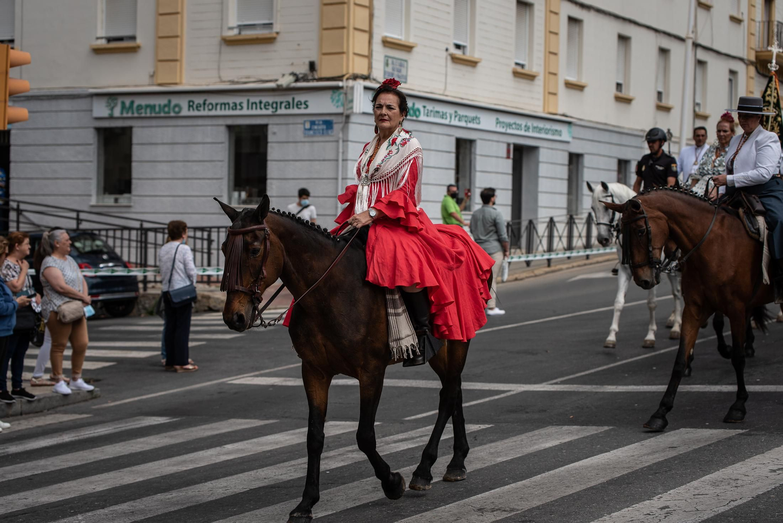 Imágenes de la salida de Emigrantes a su paso por la Alameda Sundheim
