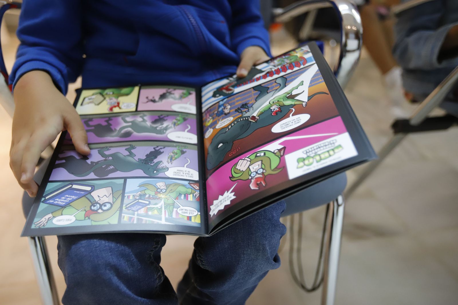 Un niño durante una actividad infantil en la Biblioteca Provincial de Huelva.