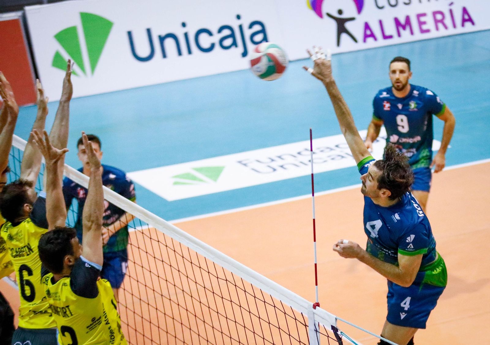 Las imágenes del Unicaja Costa de Almería-Leleman Conqueridor, primer partido del play off por el título de Superliga en Almería