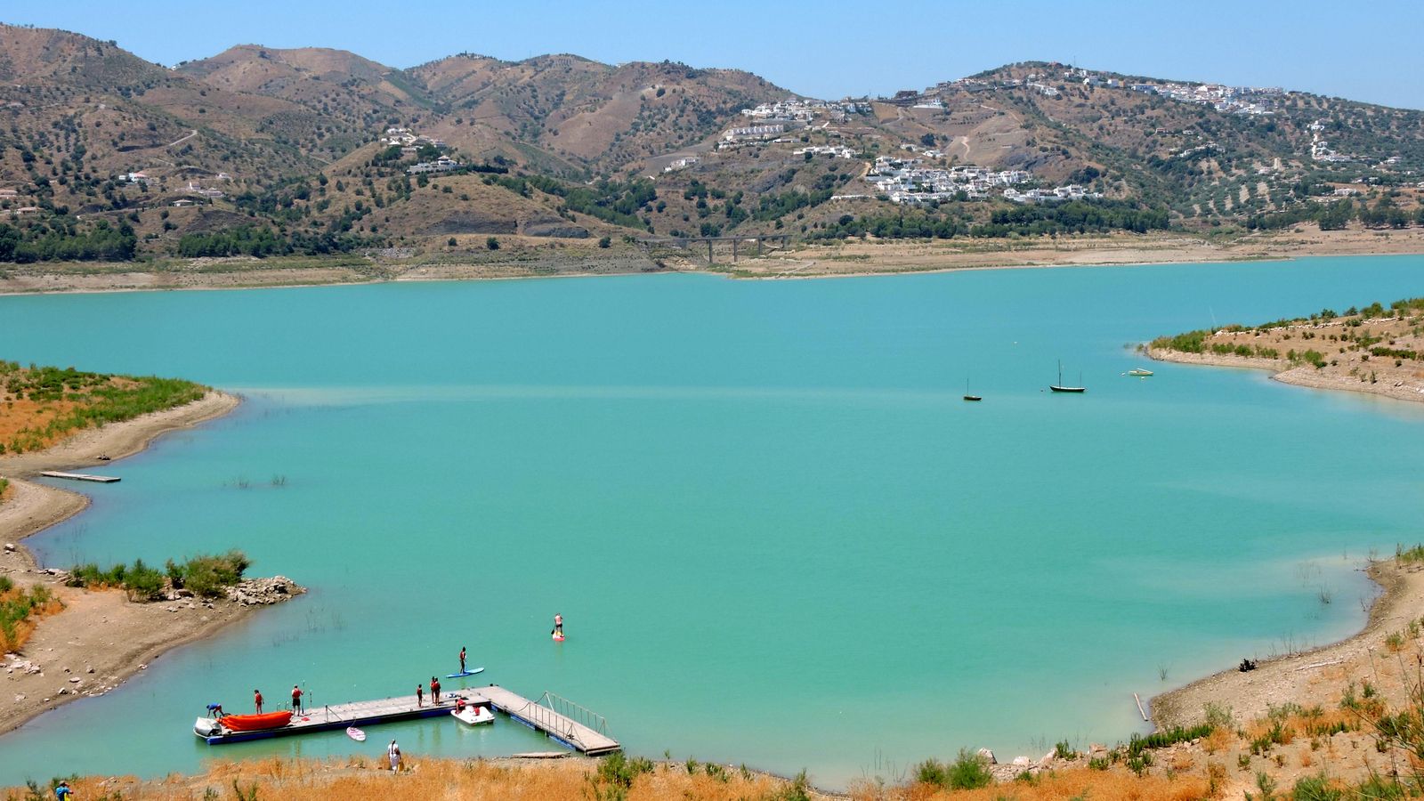 El pantano de La Viñuela es la mayor recompensa de la etapa 8 de la Gran Senda.