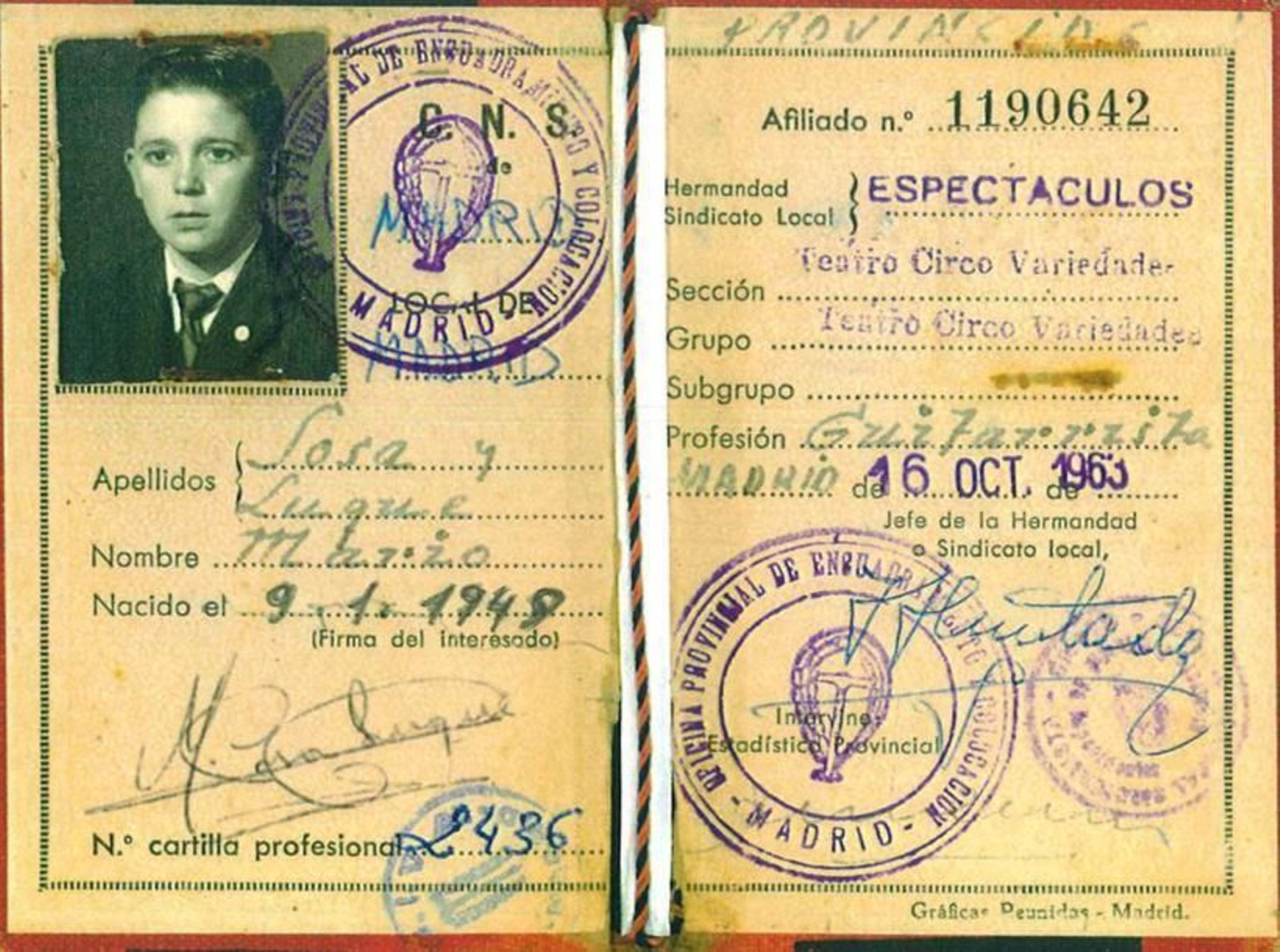 El carnet de artista de Mario de América.