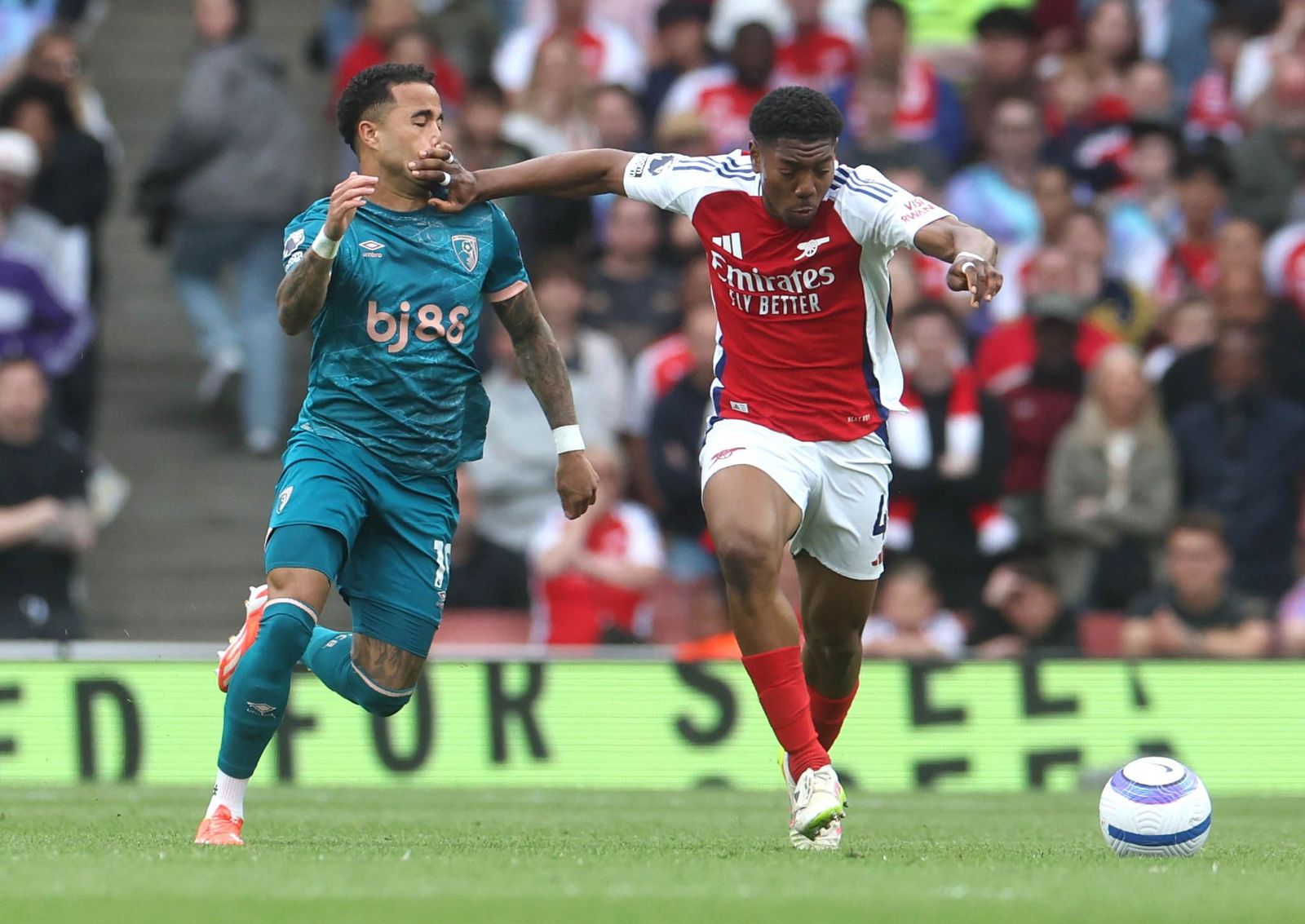 Dean Huijsen marca en el triunfo del Bournemouth en casa del Arsenal