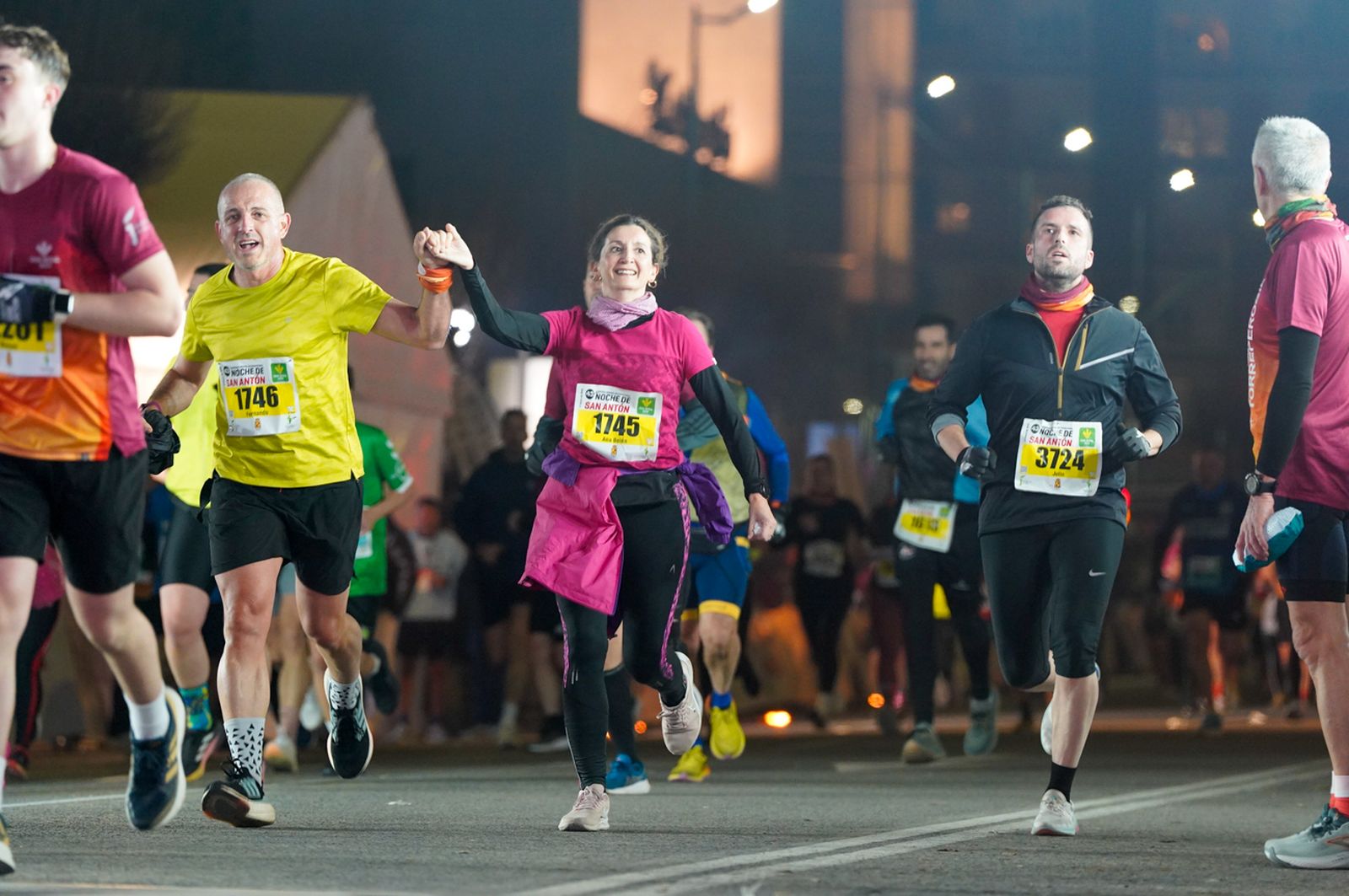 En imágenes: búscate en tu llegada a meta de la Carrera de San Antón 2026 (12)