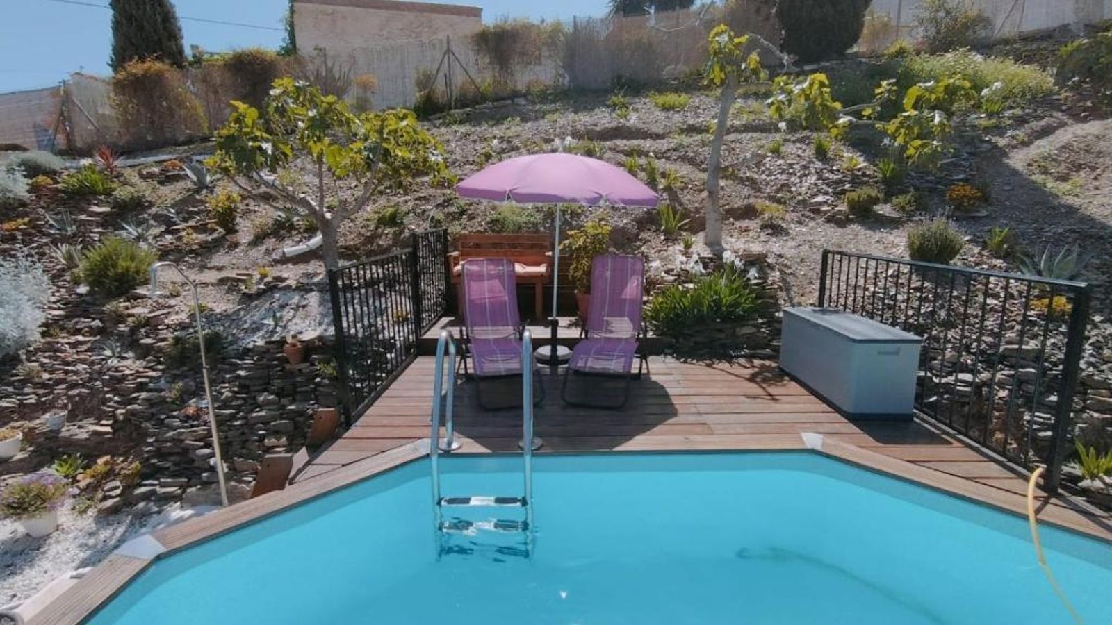 La acogedora piscina de esta casa rural. La acogedora piscina de esta casa rural.
