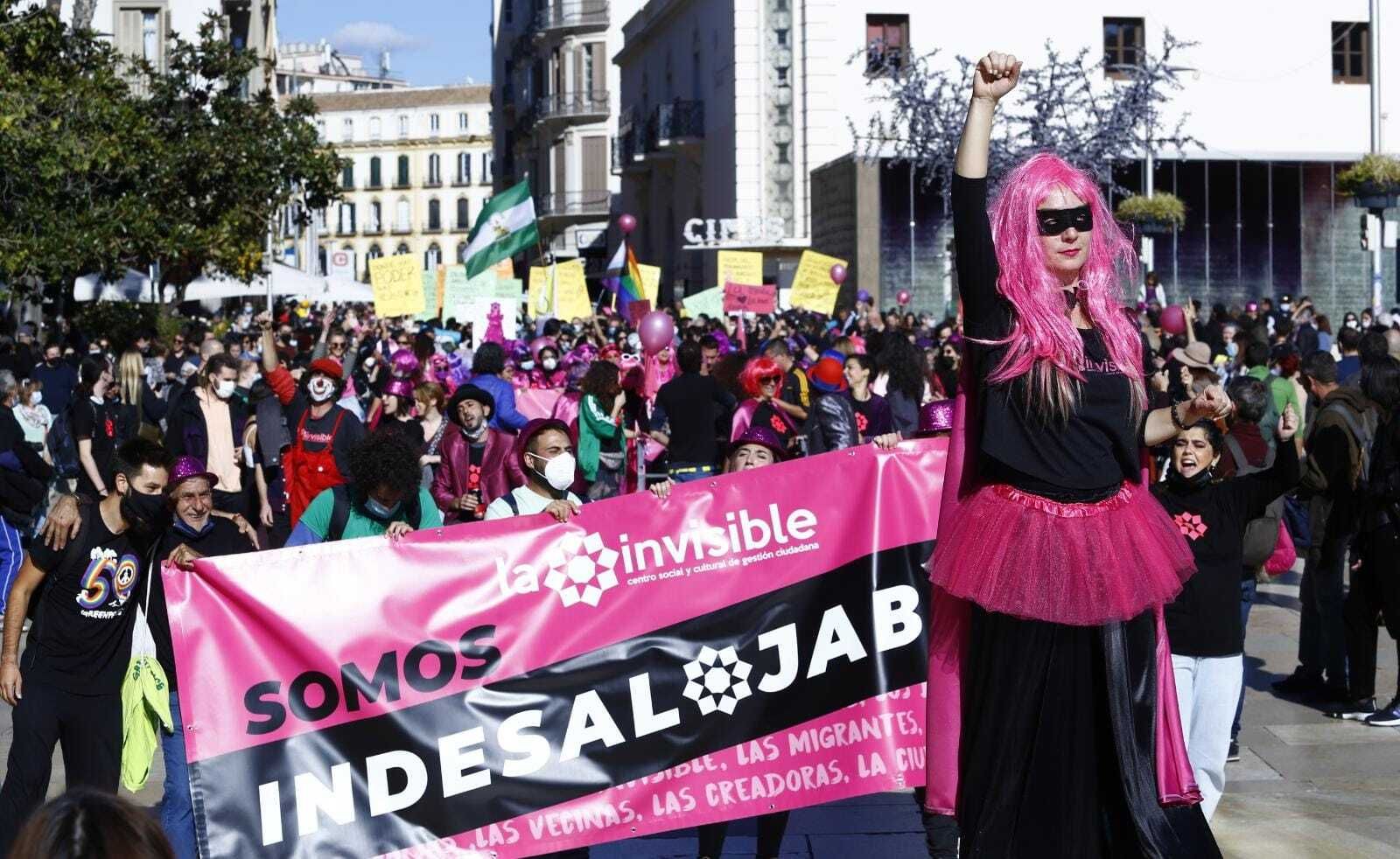 Cabecera de la manifestación contra el desalojo de La Casa Invisible, por calle Alcazabilla.
