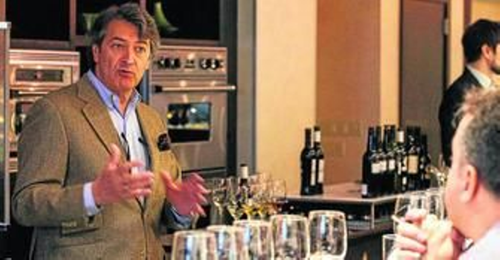 El director del Consejo Regulador, César Saldaña, en una de las catas de vinos de Jerez en una de las ediciones del 'Sherryfest' de Nueva York, evento que en estos días se celebra en San Francisco.