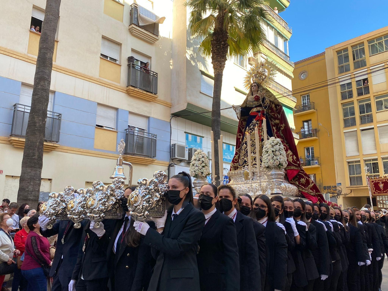 La Virgen de la Zamarrilla tras salir de su ermita
