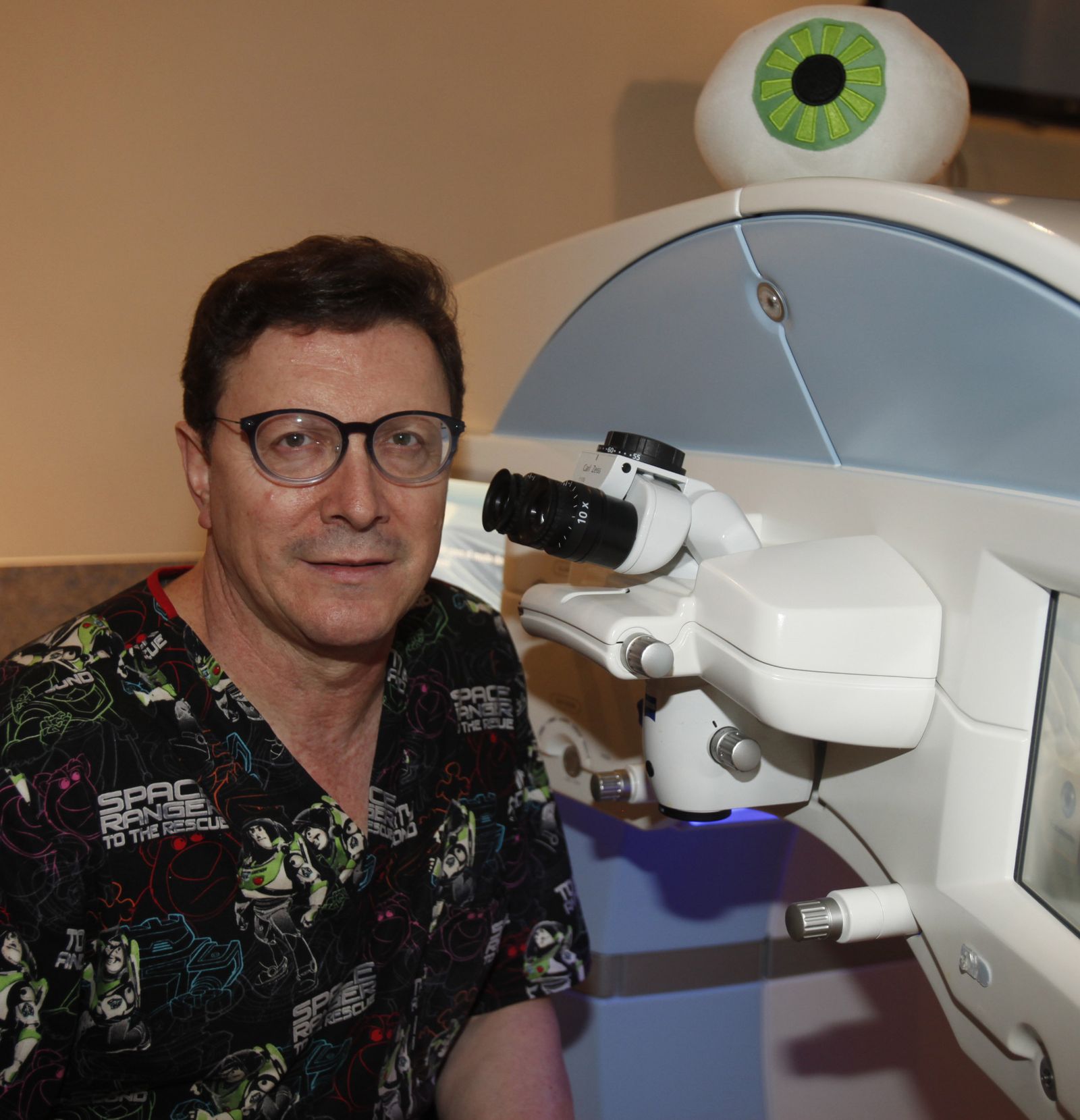 El doctor Federico Alonso Aliste, en una de las dependencias de la clínica Tecnolaser Vision.