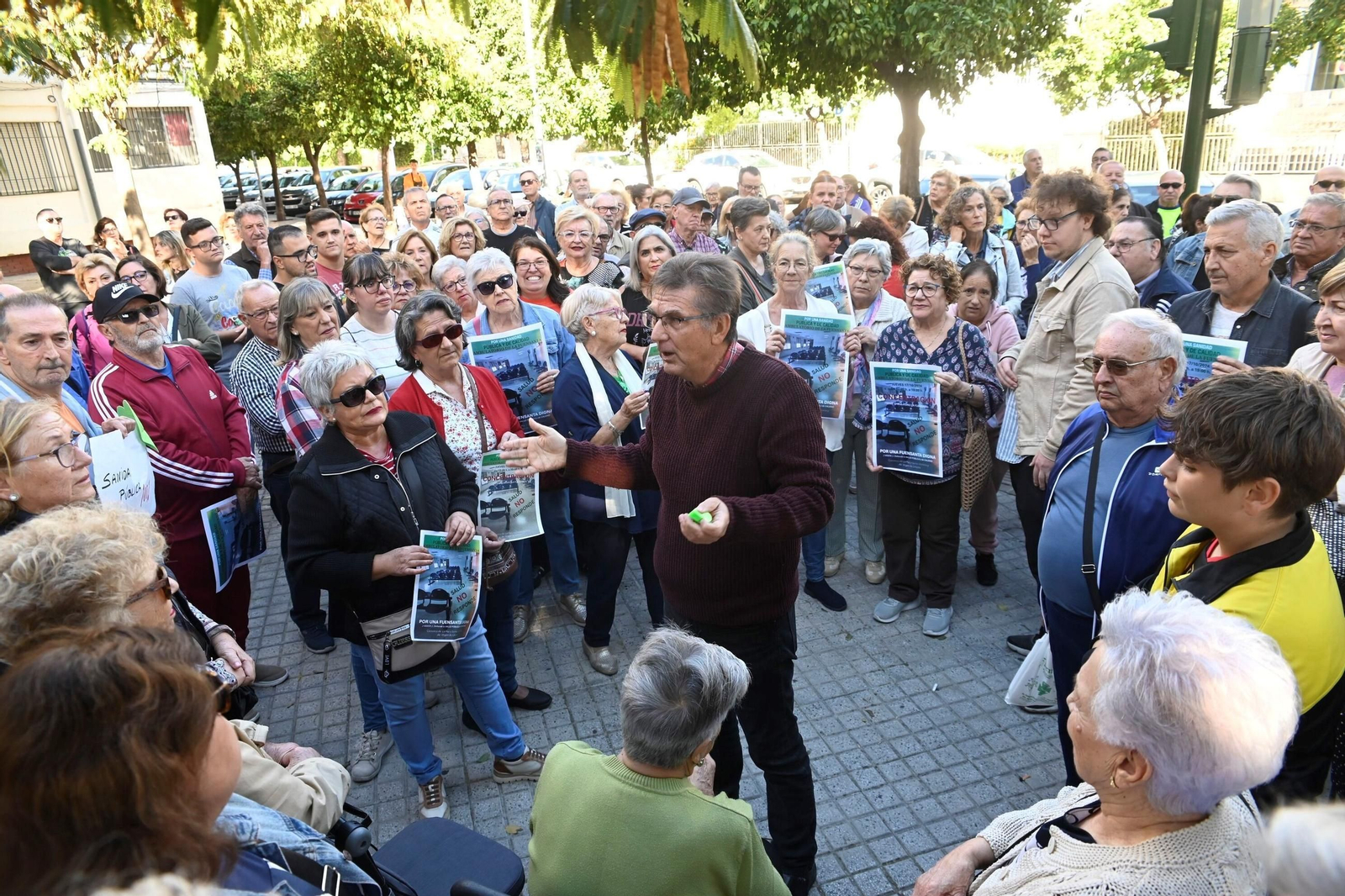 La protesta de los vecinos de la Fuensanta en defensa de la sanidad públicas, en imágenes La protesta de los vecinos de la Fuensanta en defensa de la sanidad públicas, en imágenes
