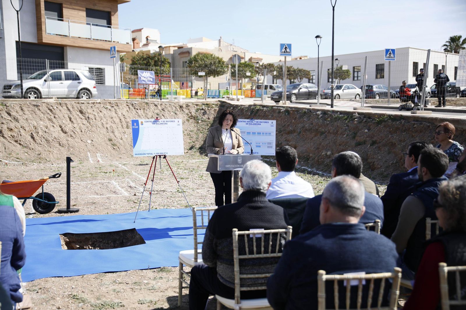 Las imágenes de la primera piedra del Centro de mayores en Balanegra