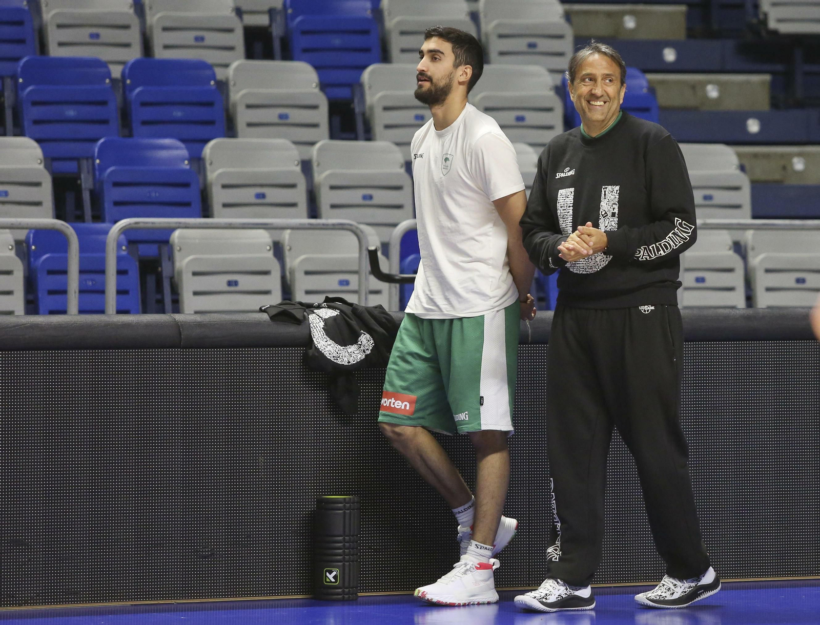 Jaime Fernández, en un entrenamiento con Luis Casimiro.