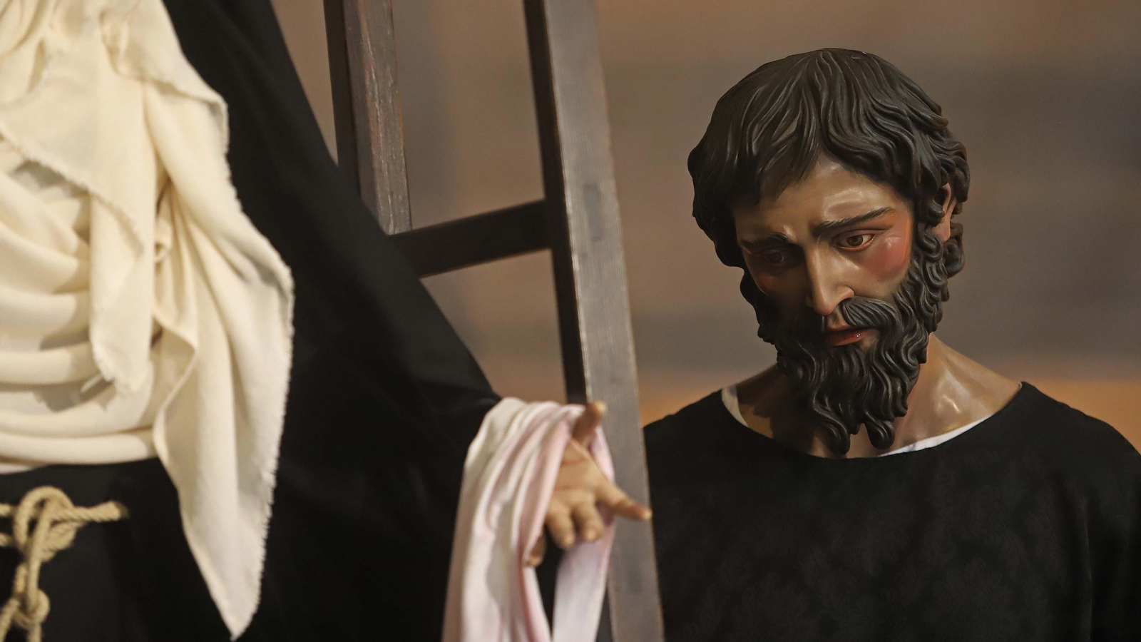 Fotos del Viernes Santo en Algeciras: Mortaja, Misericordia y Santo Entierro