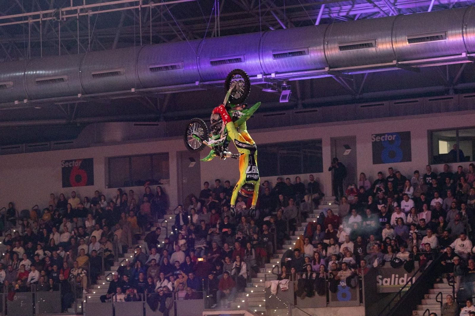 En imágenes: el Soloflow Freestyle enamora en Jaén con acrobacias y espectáculo en estado puro