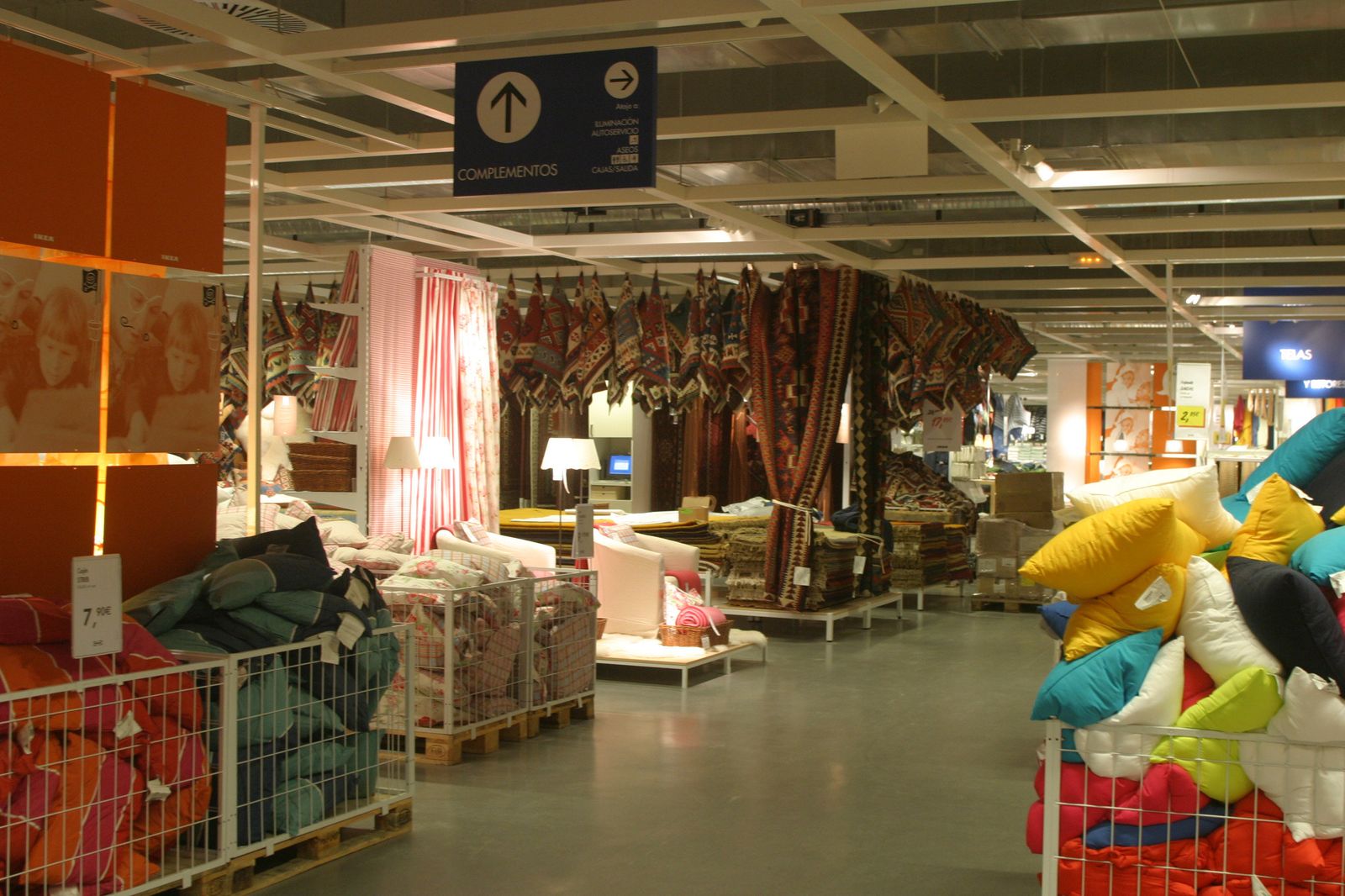 Interior de una tienda de Ikea.
