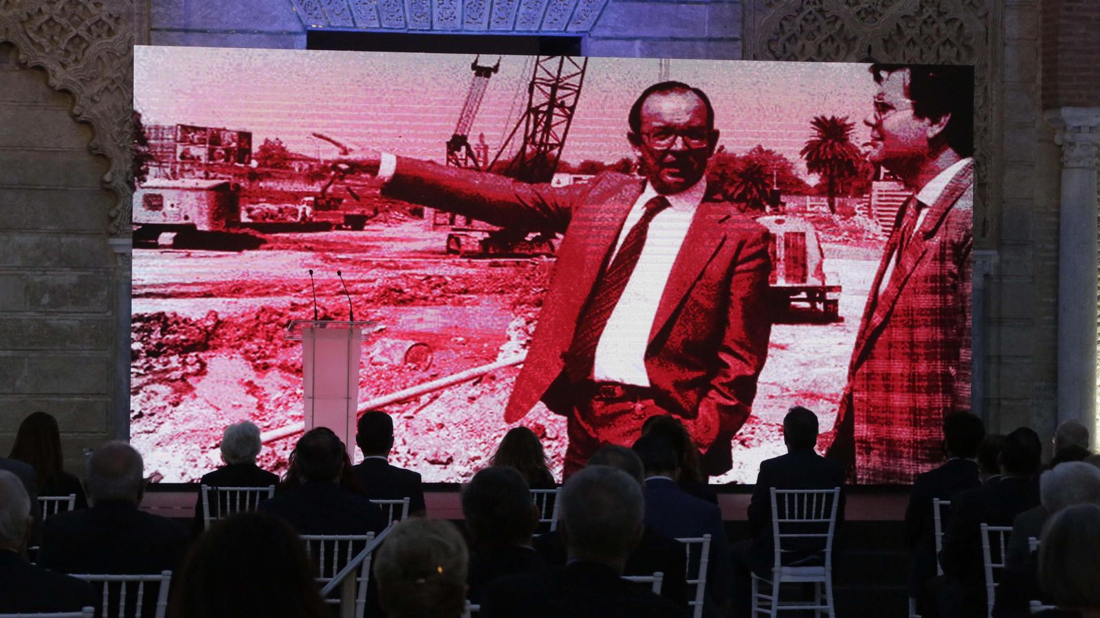 Una de las imágenes proyectadas de Manuel del Valle siendo alcalde de Sevilla.