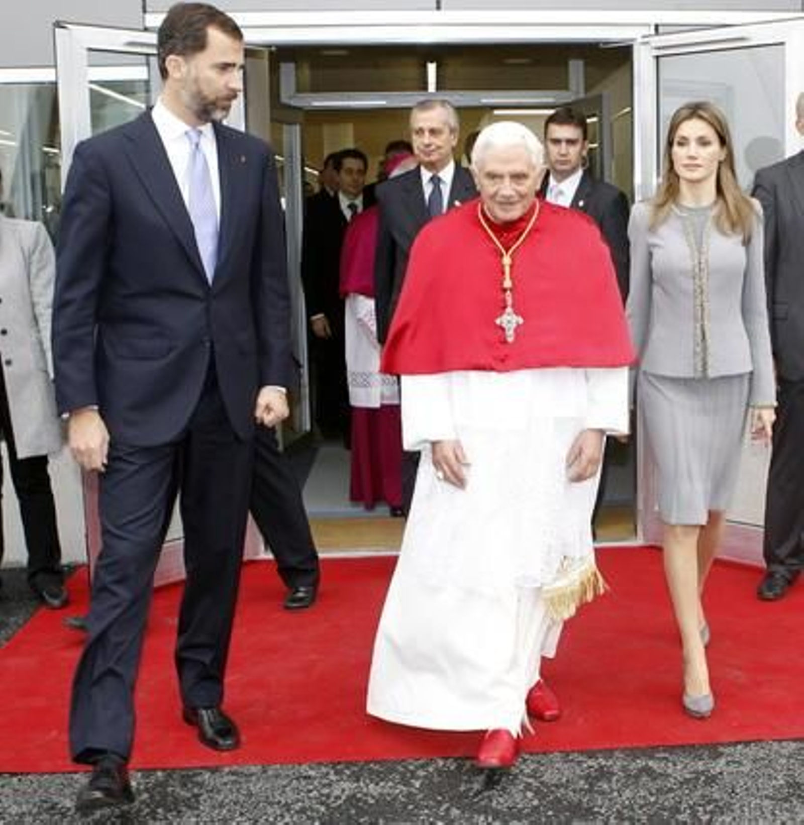 El papa Benedicto XVI realizó su primera parada en España en Santiago de Compostela. 

Foto: EFE