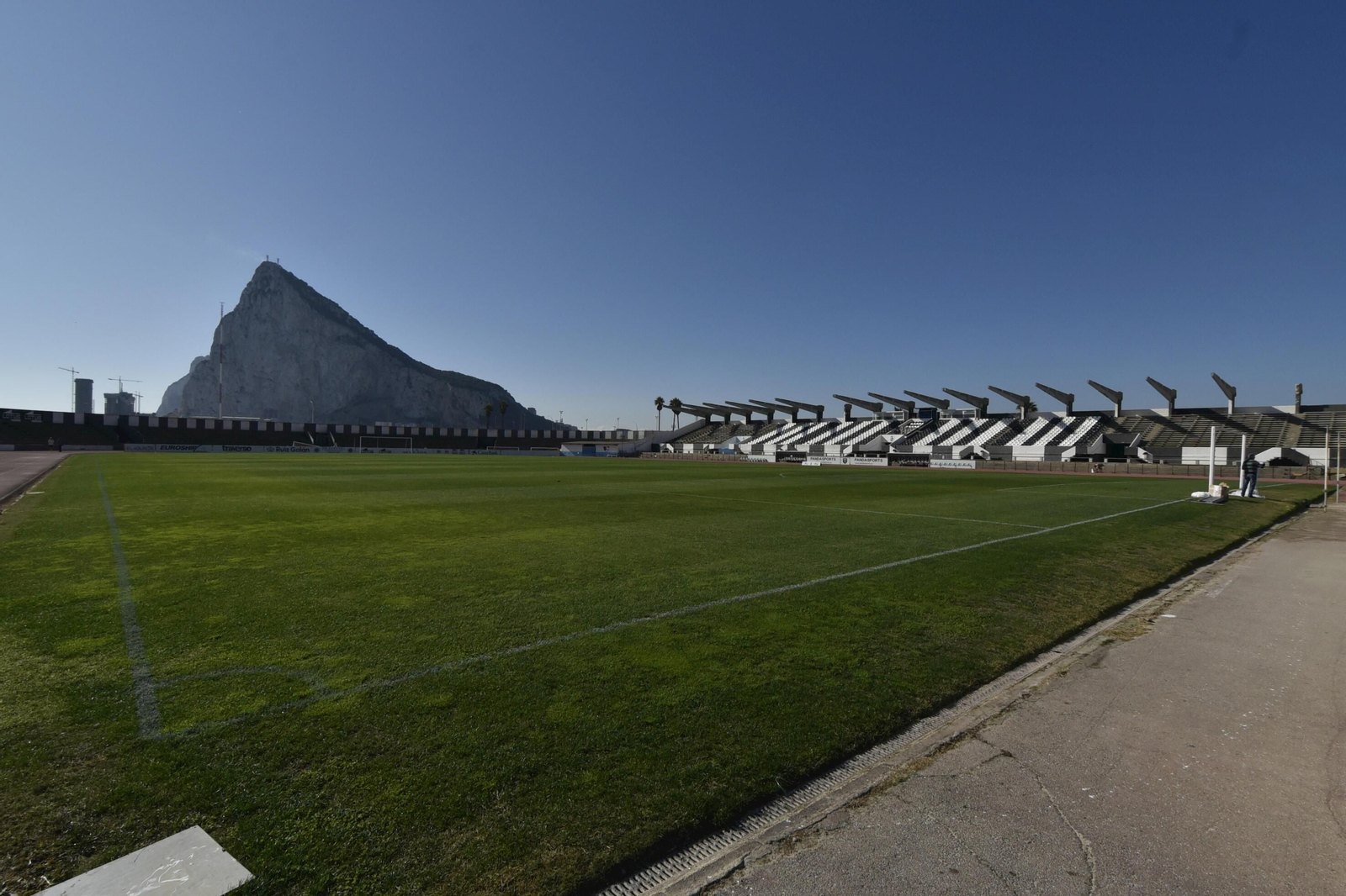 El estadio Municipal de La Línea, sin iluminación artificial