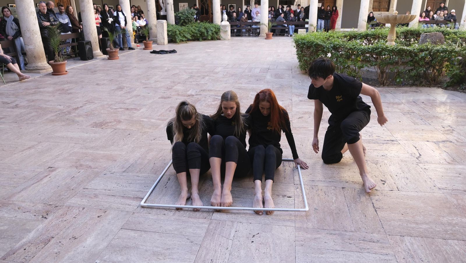 ¿Eres + machista o + racista?, exposición en la Escuela de Artes de Almería, en imágenes