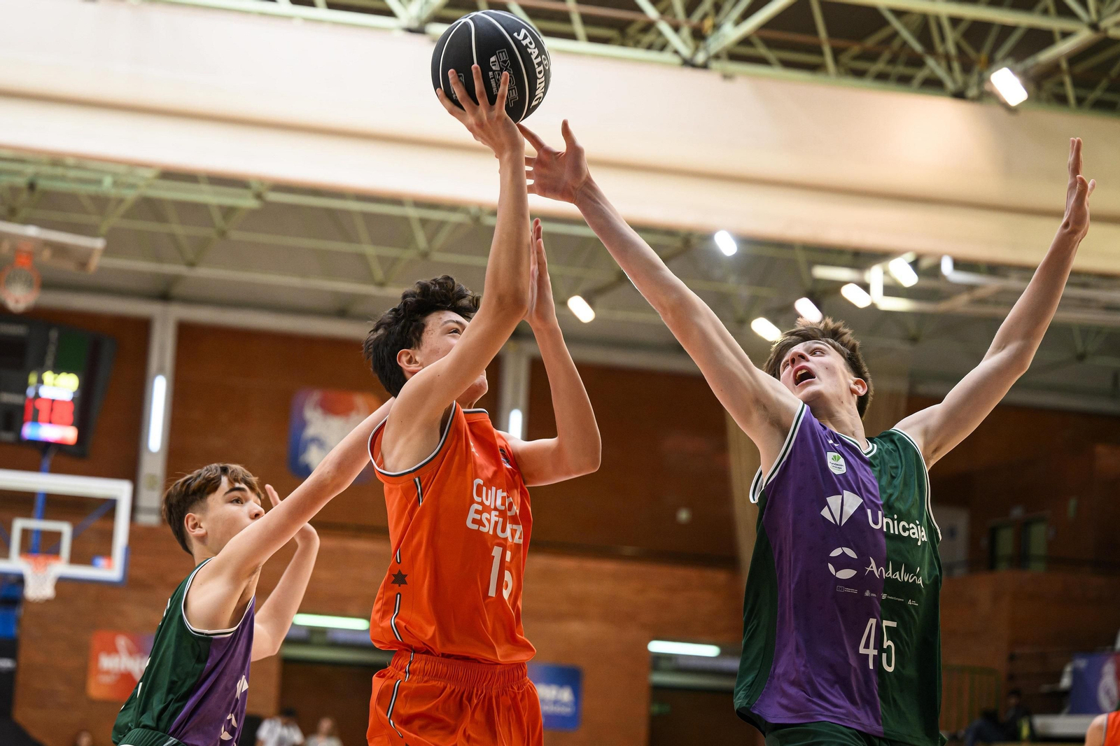 El Unicaja - Valencia de la Minicopa, en fotos