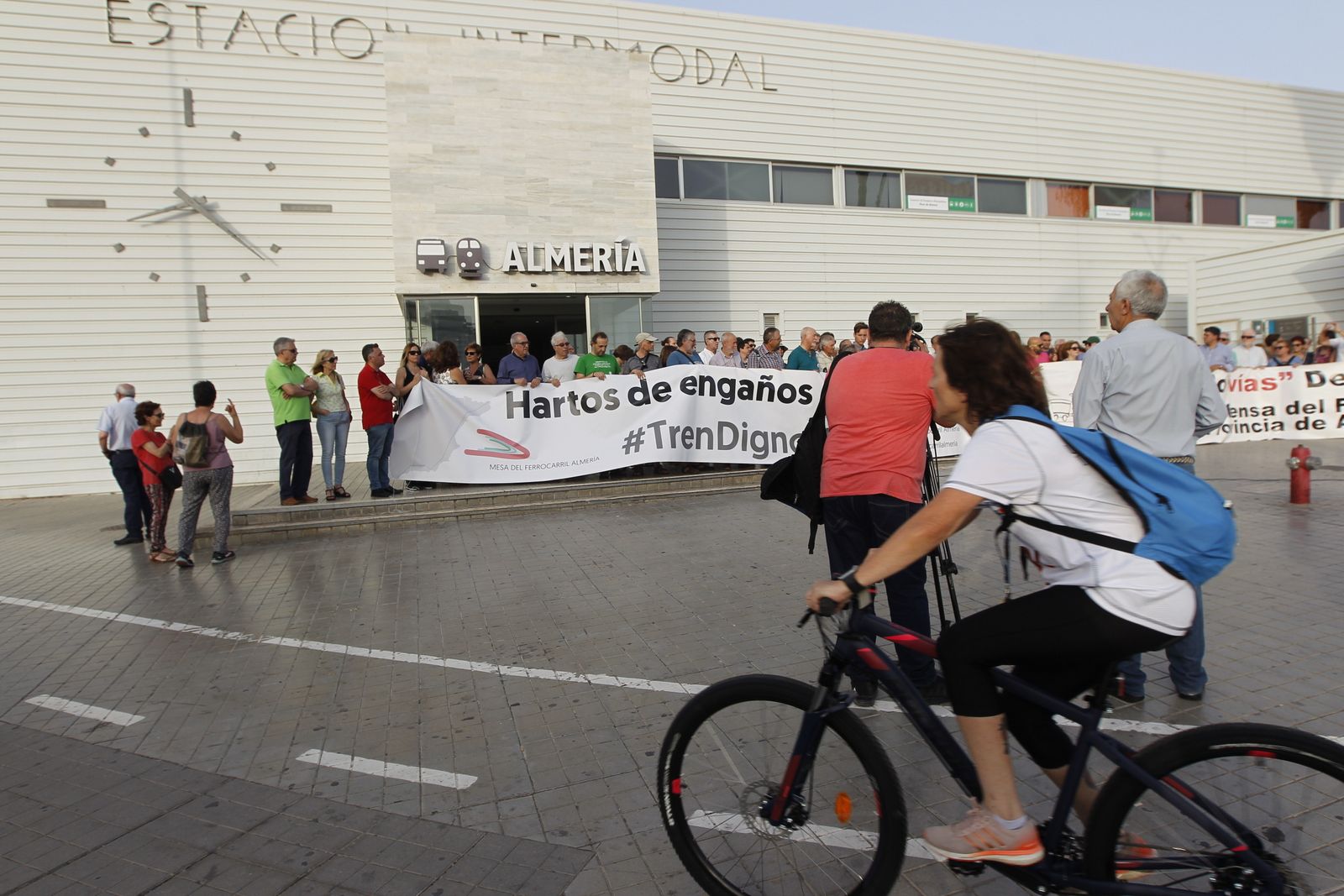 Fotogalería manifestación Mesa del Ferrocarril de Almería