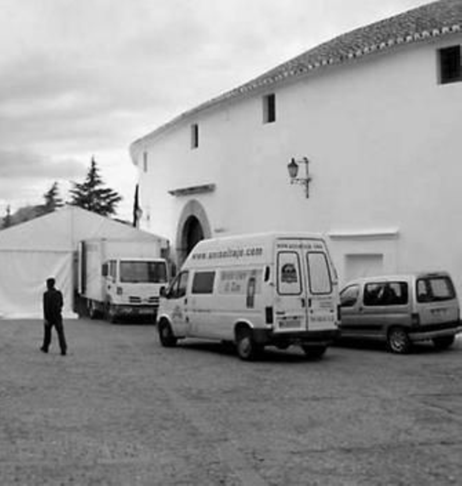 El Ayuntamiento ultimaba ayer los trabajos en la Maestranza.