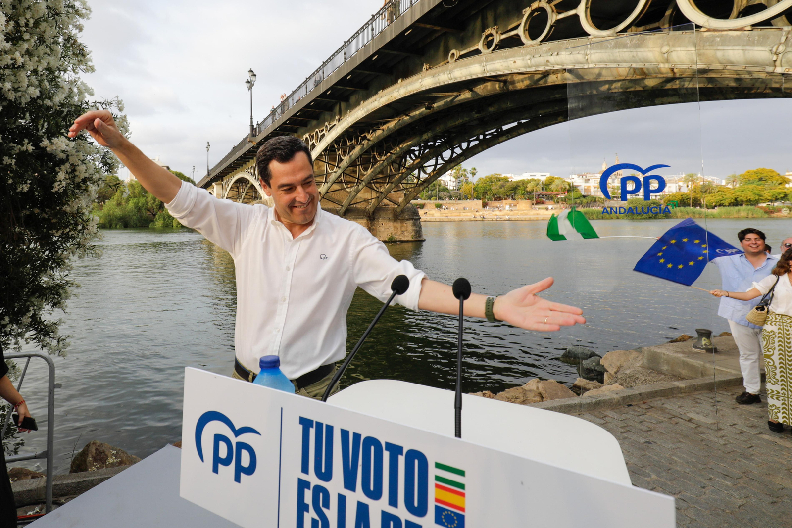 Acto de cierre de campaña del PP. Juanma Moreno, Carmen Crespo, Zoido, Ricardo Sánchez y José Luis Sanz..