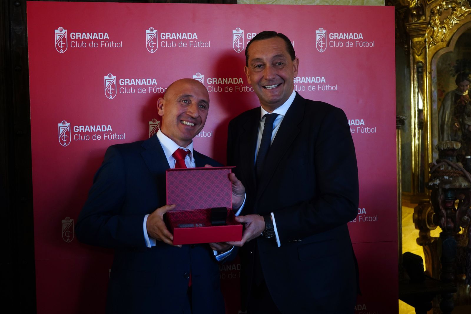 Las mejores imágenes del acto a los abonados del Granada CF con 25 y 50 años de antigüedad