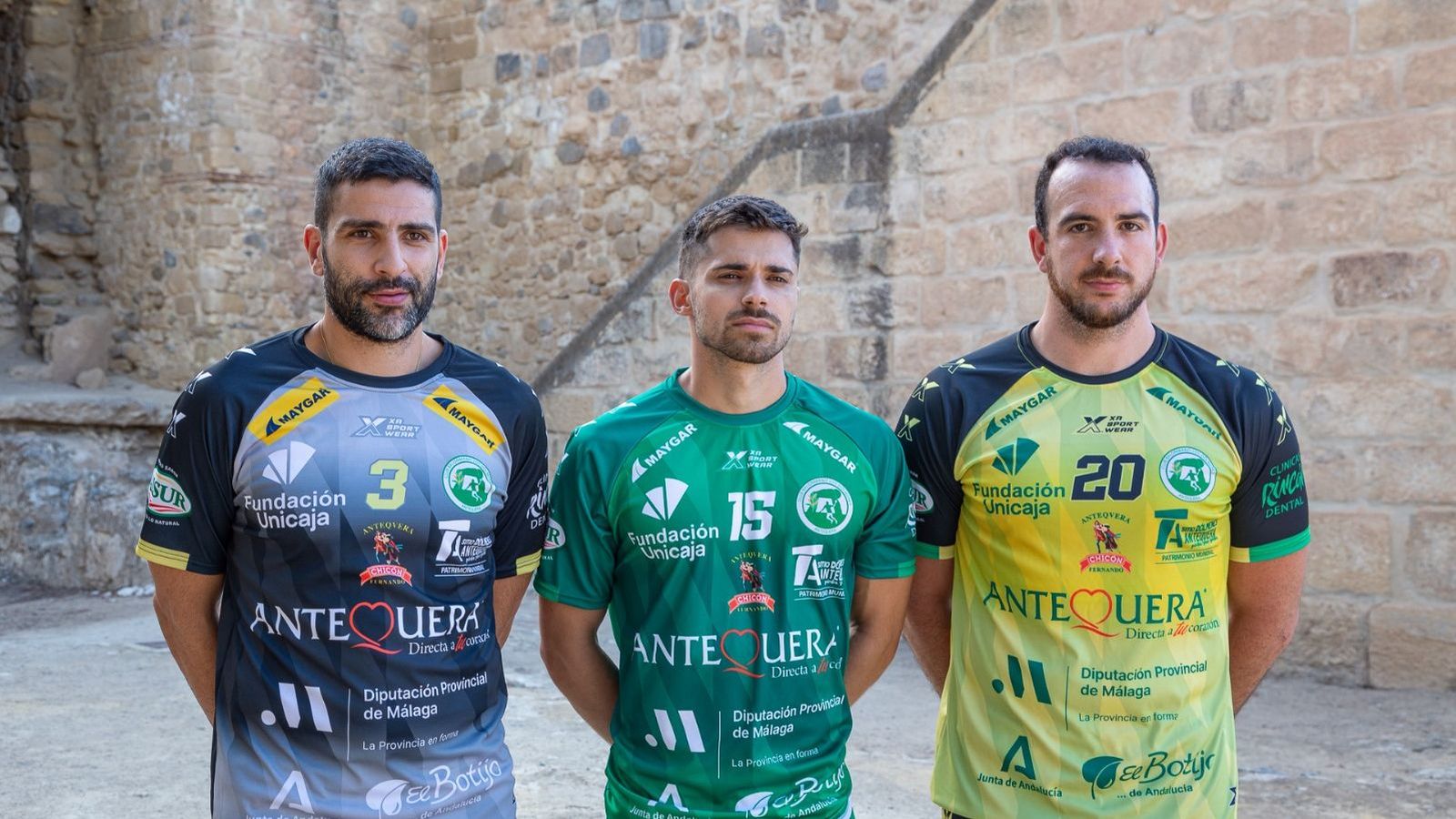 Las tres equipaciones del BM Dólmenes Antequera,