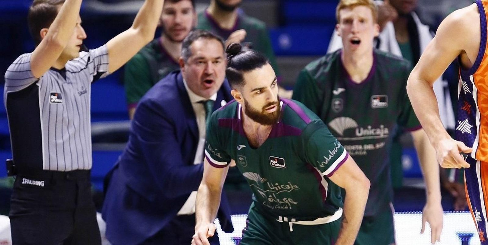 Francis Alonso celebra un triple.