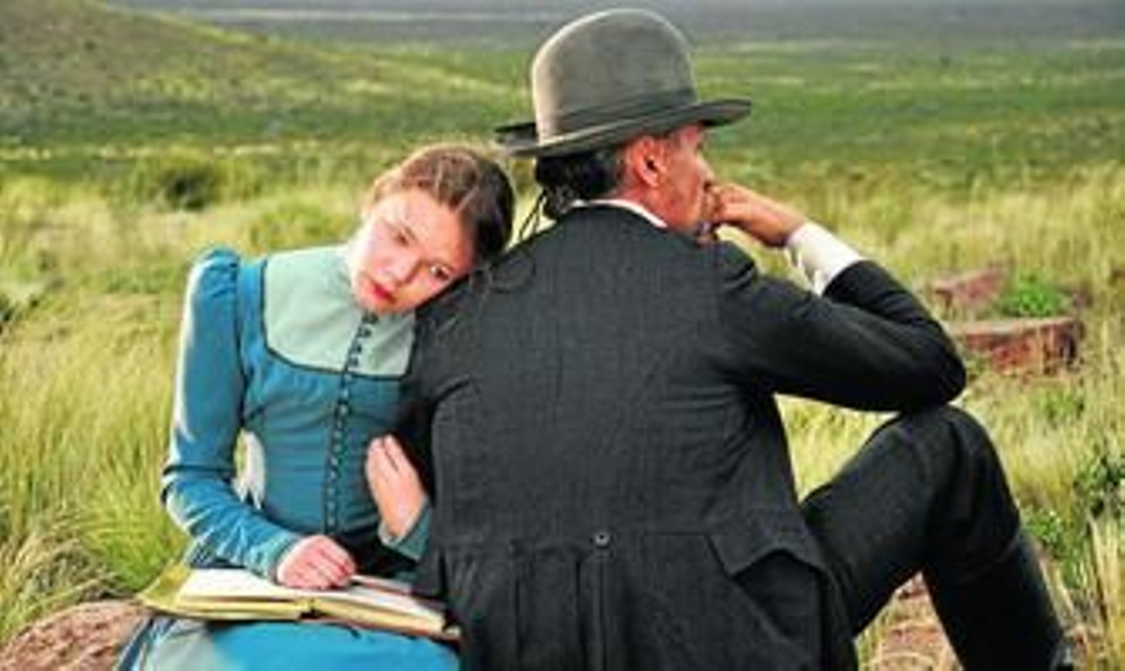 Ghita Norby y Viggo Mortensen, hija y padre antes de iniciar el camino hacia ese lugar mítico llamado 'Jauja'.