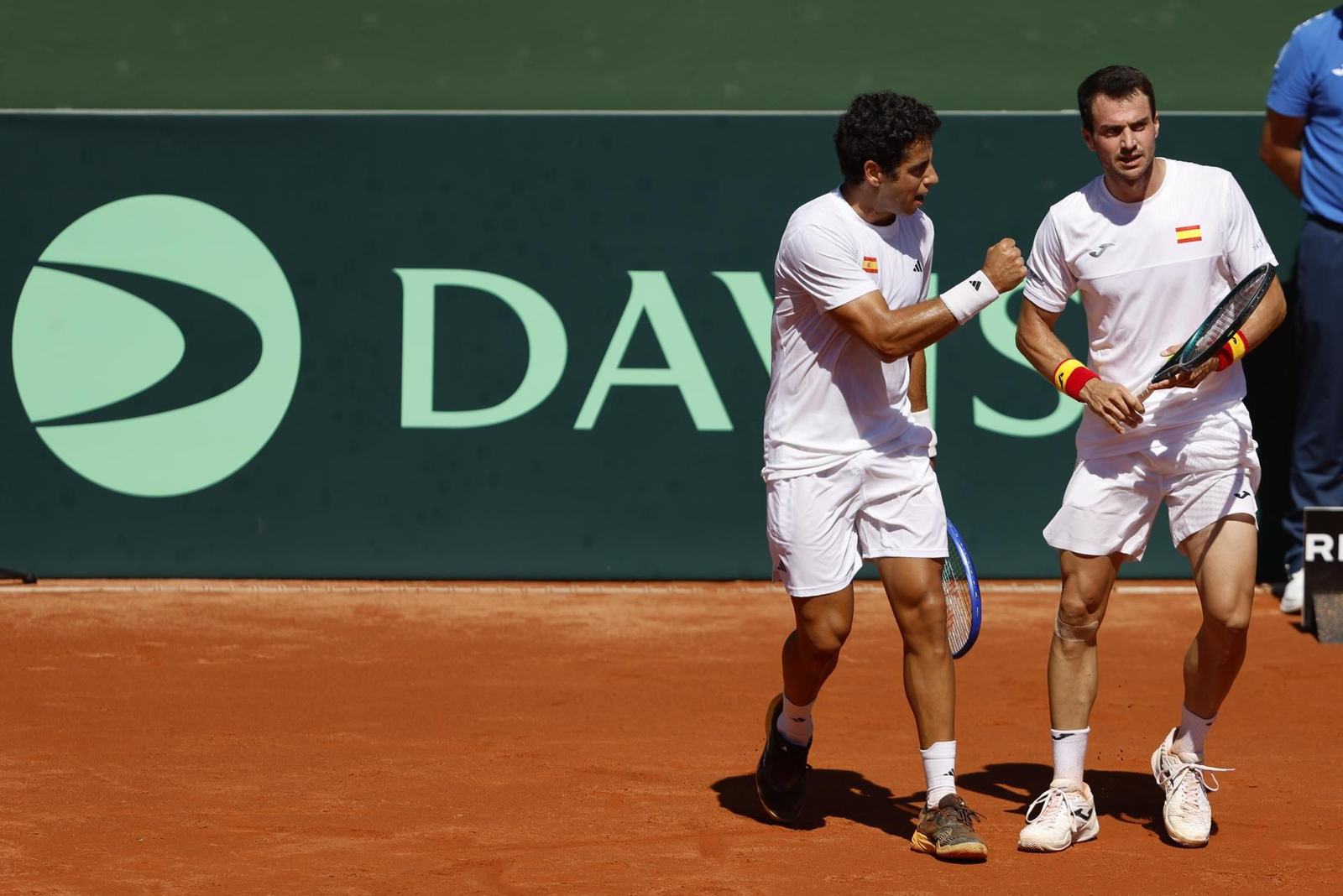 Pedro Martínez y Jaume Munar dan vida a España en la Copa Davis (1-6, 6-3 y 6-2)
