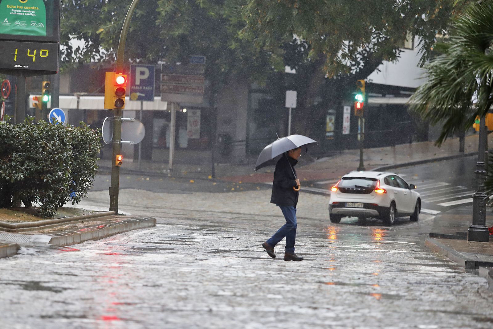 imágenes de la lluviosa mañana en Huelva