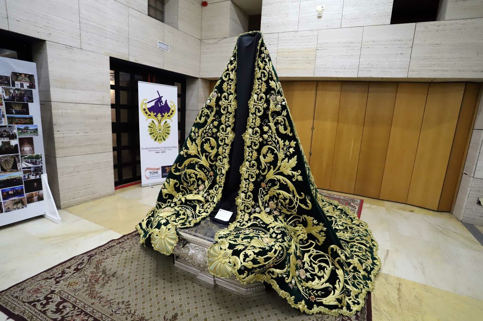 Imágenes de la exposición de la Hdad de las Tres Caídas en la Casa Colón